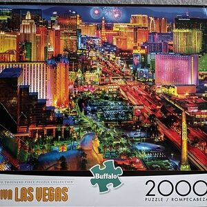 Buffalo Games Viva Las Vegas 2000 Piece Jigsaw Puzzle size 38.5” x 26.5”